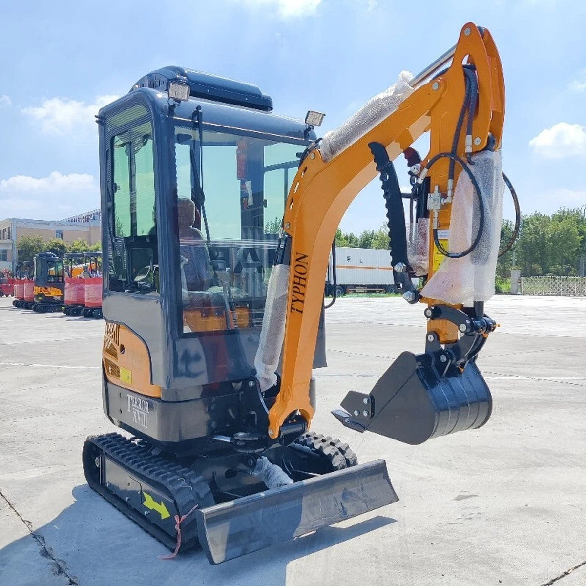 2 Ton New TERROR XVIII Mini Excavator, Kubota D902 Diesel Engine
